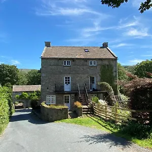 Wonderfully Scenic And Comfortable Dales Mill Holiday home
