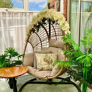 The Little Acorn Apartment